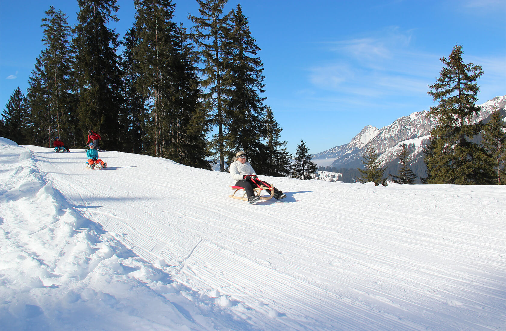 Rodeln & Schlitten fahren im Winterurlaub am Haldensee im Tannheimer Tal