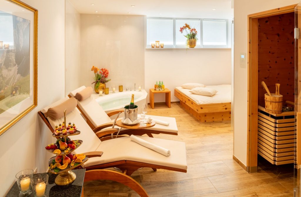 Massagen, Peelings und Verwöhnrituale von unserem Wellnessteam - Hotel Via Salina SPA