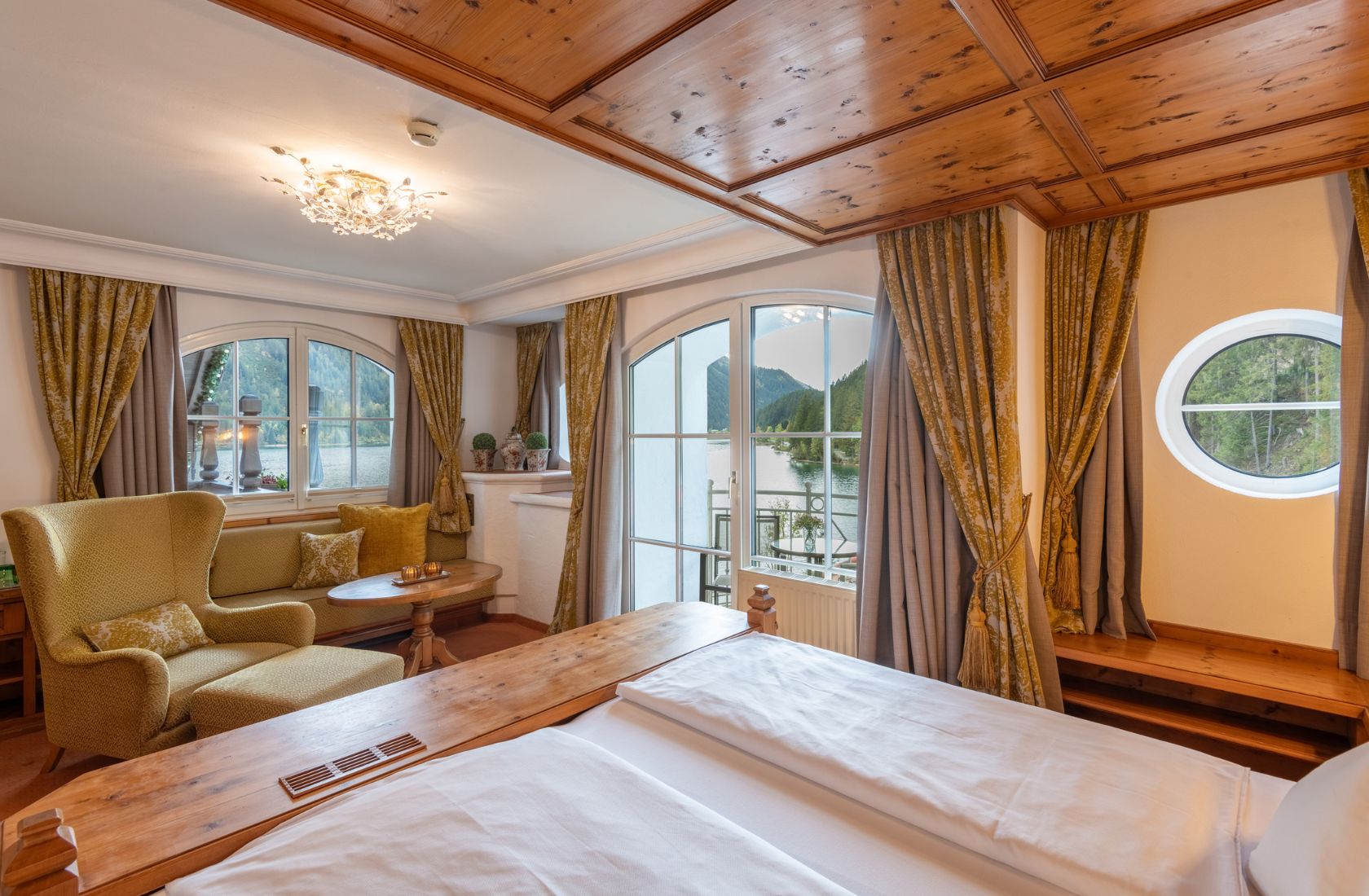 Romantische Abende im Turmzimmer mit Seeblick - Hotel Via Salina