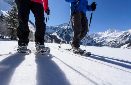 Schneeschuhwander Erlebnis im Urlaub in Tirol